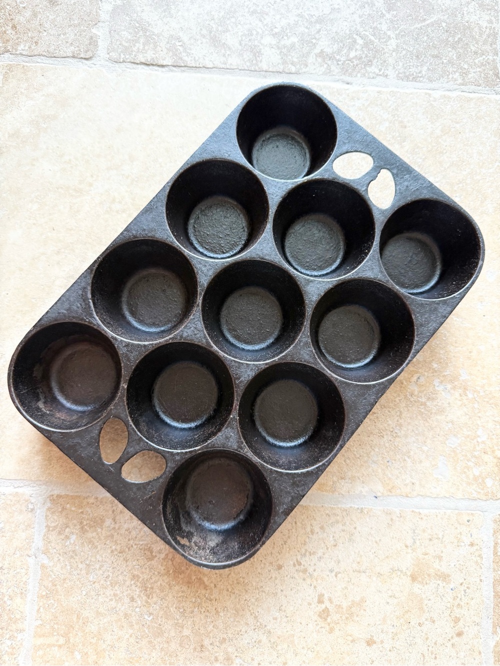 Griswold no. 10 Look Alike Cast Iron Vintage Popover Pan Muffin 11 Count
